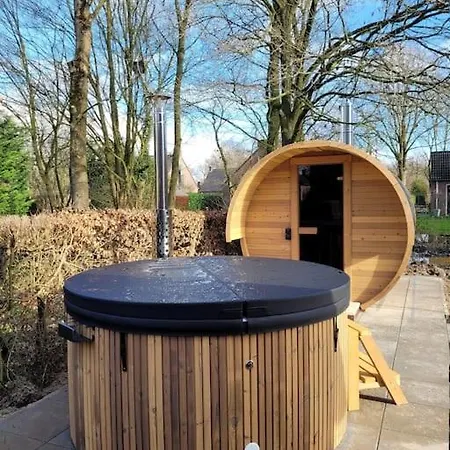 Holiday home Nordic Zen Wellness Met Hottub & Sauna *