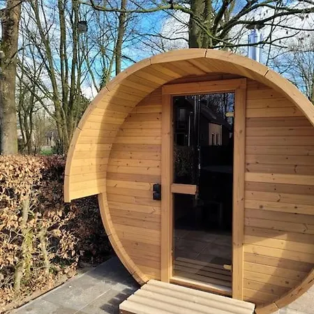 Casa de Férias Nordic Zen Wellness Met Hottub & Sauna Ewijk